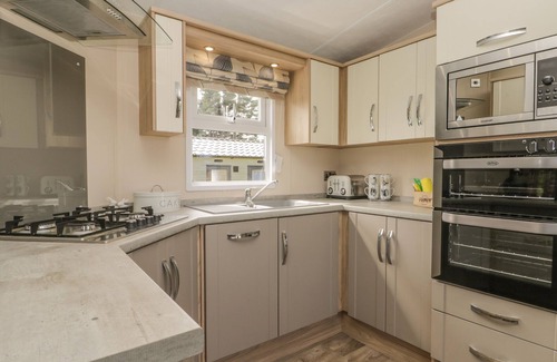 Cloughton Cottage | THE SEQUOIA, family friendly, with hot tub in Cloughton