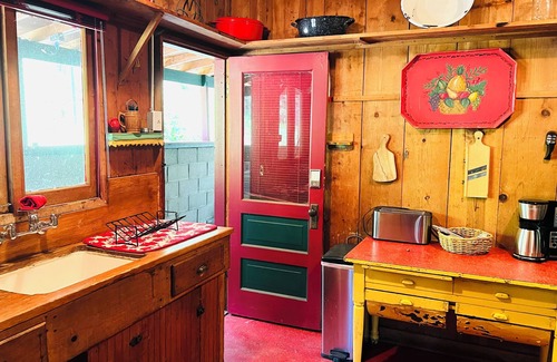 Camp Nelson Cabin | The Sequoia Time Capsule: Spa, Walk 2 Giant Sequoias, River, Fish, Bike, Saloon
