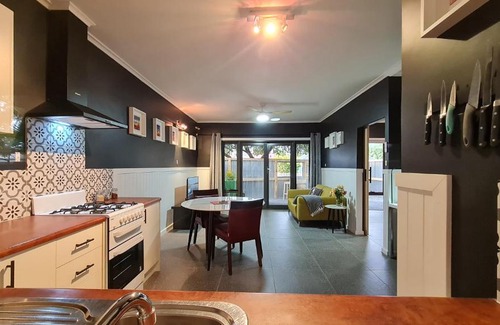 Port Pirie South Apartment | The Settler - Stylish One Bedroom Living