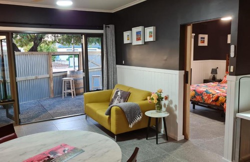 Port Pirie South Apartment | The Settler - Stylish One Bedroom Living