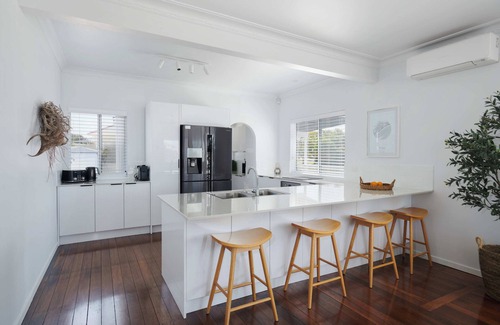 Harrington House | The Shack at Harrington - Minutes walk to local pub, club, cafe, shops.