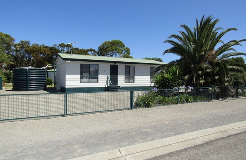 Minlacowie House | The Shack @ Hardwicke ~ Free Wifi, Short walk to beach