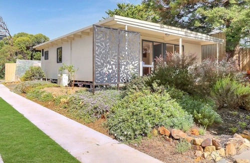 Ocean Grove Apartment | The Shack I 100m to Beach