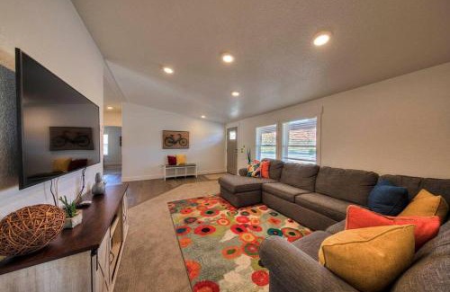 Moab South Valley House | The Shack Private Home & Hot Tub