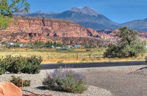 Moab South Valley House | The Shack Private Home & Hot Tub