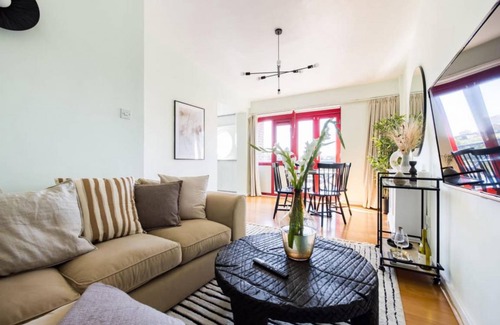 Wapping House | The Shadwell Secret - Contemporary 4BDR House