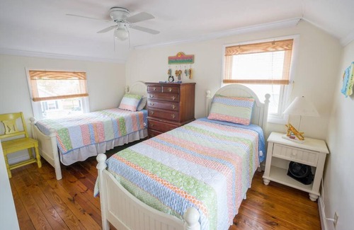 Clinton House | The Sharlene Cottage