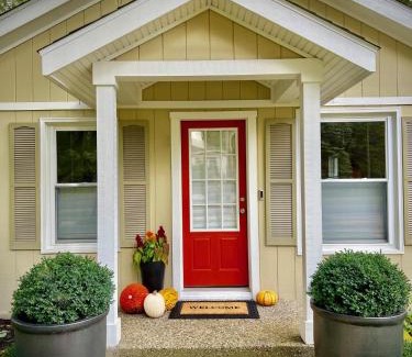 Douglas Villa | The Sharlene-walking distance to Downtown Douglas