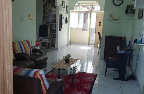 Padang House | the Sharpes Place. Open view,close to the city