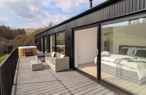 Oswestry Cottage | THE SHEEP SHED, family friendly in Llanrhaeadr-Ym-Mochnant
