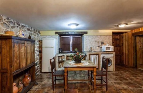 Montuerto Cottage | THE SHELTER. The Houses of Valdepielago, the Puerta del Paraiso.