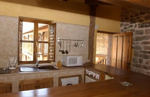 Montuerto Cottage | THE SHELTER. The Houses of Valdepielago, the Puerta del Paraiso.