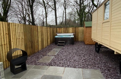 Bridgend Other | The Shepherd's Hut @ Pandy Farm