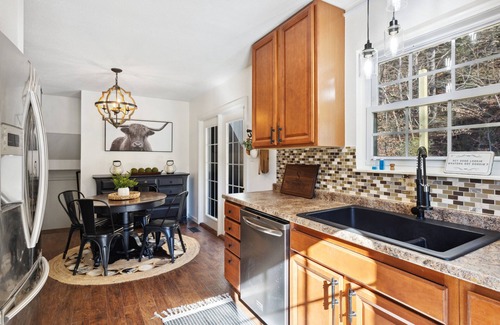 Pittman Center Cabin | The Sherridan - Luxury Cabin in Gatlinburg with WiFi, Hot Tub and More!