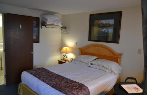 Alexandria Bay Hotel | The Ship Motel