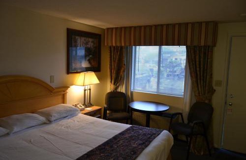 Alexandria Bay Hotel | The Ship Motel