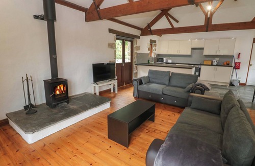 Rosudgeon Cottage | THE SHIPPEN, pet friendly, character holiday cottage in Rosudgeon