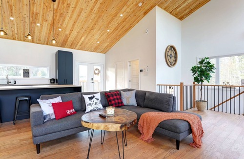 Saint-Alphonse-Rodriguez Ski Chalet | The Shore's Chalet | Spa | Fireplace | Terraces