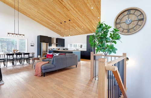 Saint-Alphonse-Rodriguez Ski Chalet | The Shore's Chalet | Spa | Fireplace | Terraces