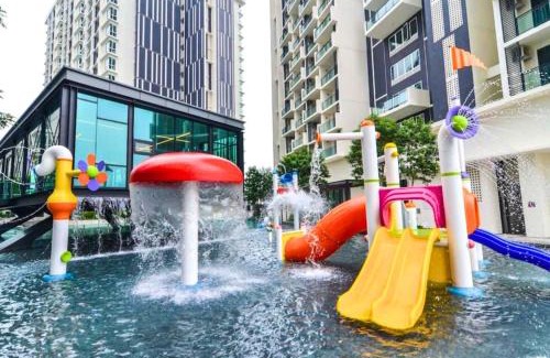 Bunga Paya Pantai Apartment | The Shore l Exclusive Private Garden l Luxury Suite l 4-9 pax l Melaka River View l Direct Mall l Jonker Street by Jay Stay Management