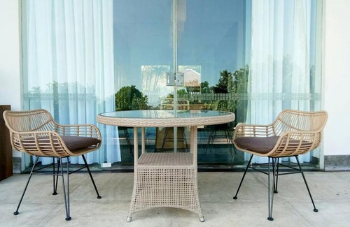 Cemagi Villa | The Shore Villa - 5 Bedrooms - Beachfront