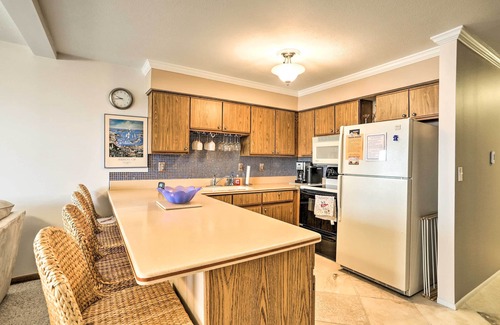 Port Clinton Condo | The Shores Condo w/Beach Access < 2 Mi to Dtwn!