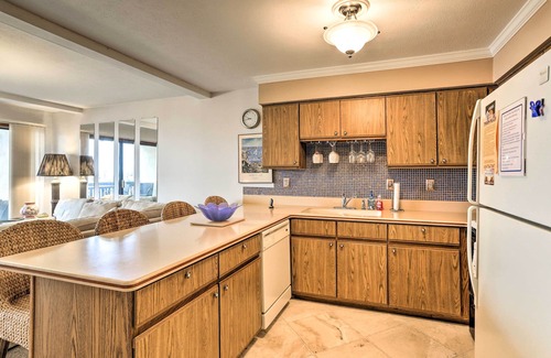 Port Clinton Condo | The Shores Condo w/Beach Access < 2 Mi to Dtwn!