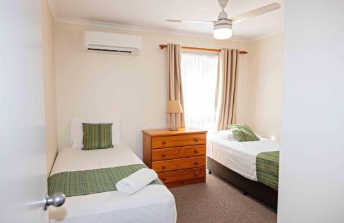 Blacks Beach Apartment | The Shores Holiday Apartments