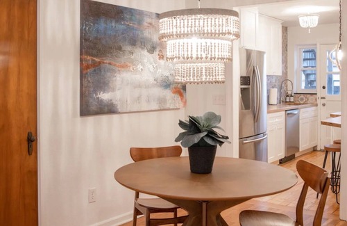 Grandview Heights Apartment | The Shores- Hot Tub- King Bed- Near OSU