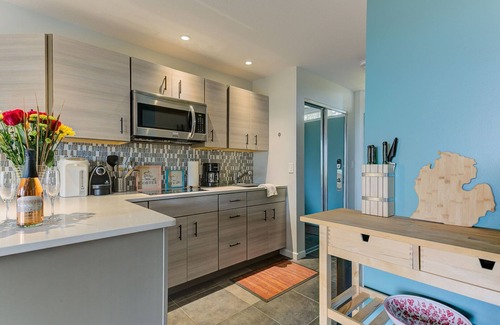 Acme Condo | The Shores Lake View Condo Unit 5658