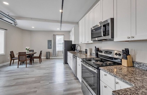 Biloxi Apartment | The Shucker Room in Downtown Biloxi