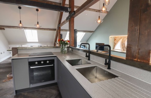 Dyserth Cottage | THE SIGMA PENTHOUSE, family friendly, with a garden in Dyserth