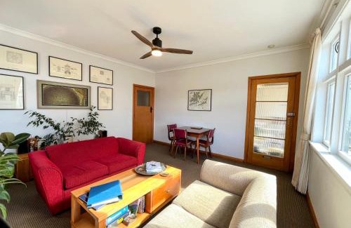 Picton Apartment | The Signal - Stylish Deco Apt with Deck and Marina View