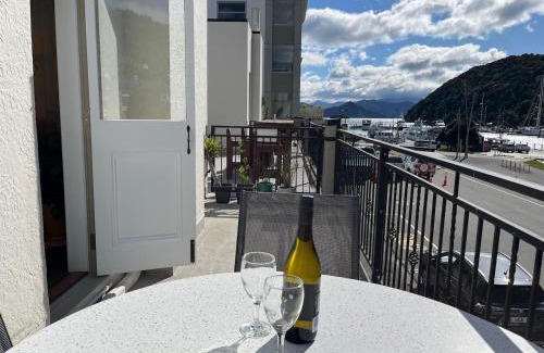 Picton Apartment | The Signal - Stylish Deco Apt with Deck and Marina View