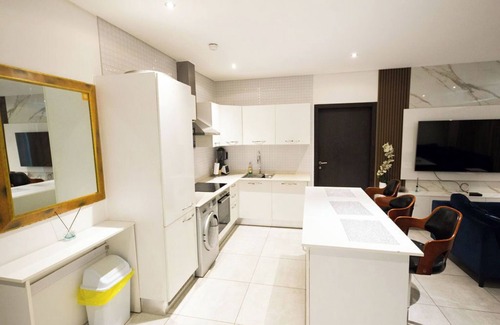 Accra Apartment | The Signature Apartment Unit A407-Charming 2-bedroom in Accra with AC, Free WiFi