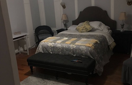 Randolph House | The Silas Alden House - Federal Colonial home 20 mins from Boston