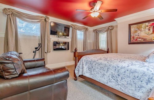 Golden Bed & Breakfast | The Silk Pincushion - Easy access to downhill skiing