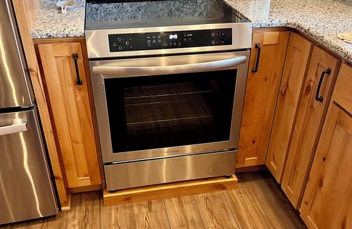 West Stayton House | The Silver Ridge House Near Silver Falls State Park