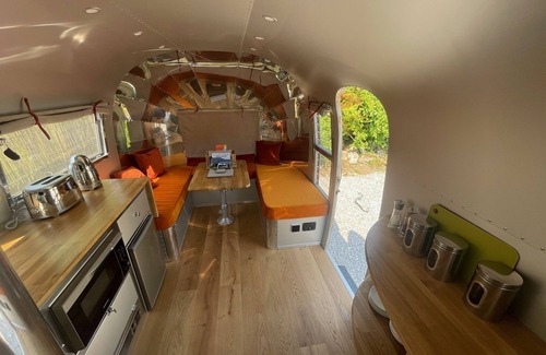 Monyash House | The Silver Spirit - 1964 Iconic American Airstream