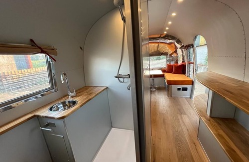 Monyash House | The Silver Spirit - 1964 Iconic American Airstream