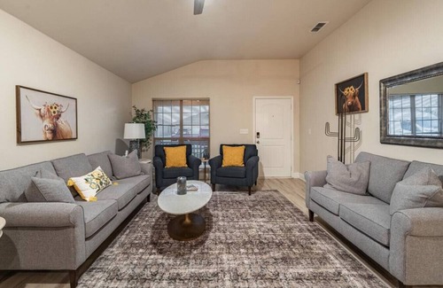 Lubbock House | The Silverwood - 3BR/2BA - South LBK