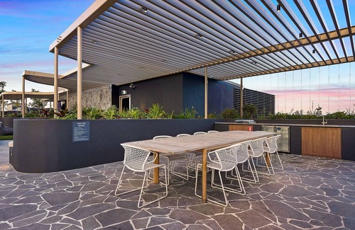 East Brisbane Apartment | The Sinclair - Luxury Brisbane Apartment near The Gabba with Rooftop Pool, 3 Bedrooms & City Views