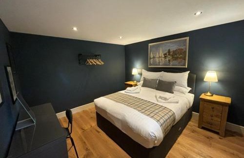 Castle Bytham Bed & Breakfast | The Six Bells