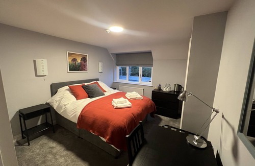 Beenham Bed & Breakfast | The Six Bells