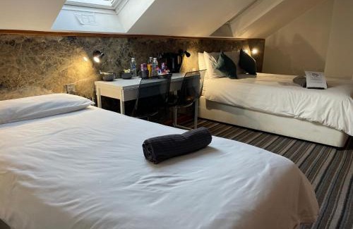 Enfield Hotel | The Six Bells Hotel