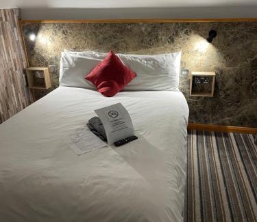 Enfield Hotel | The Six Bells Hotel