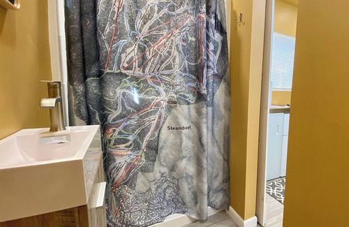Lyons Resort | The Ski Haus - Themed Tiny Home with Vintage Ski Lodge Flair Near Estes Park