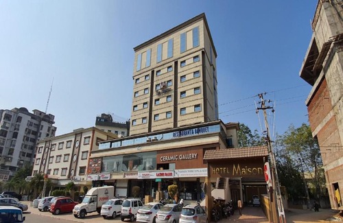 Petlad Hotel | The Sky Imperial Hotel The Maison