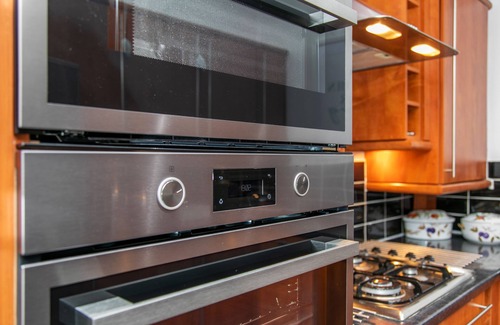 Winchester Apartment | The Sky Penthouse, City Centre Luxury