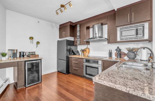 Central Condo | The Skydeck Penthouse - Panoramic Hot Tub Views
